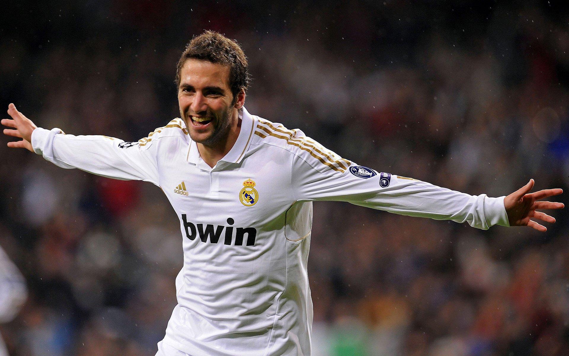 红军再书欧冠传奇篇章 客场力克国米比肩拜仁伟业